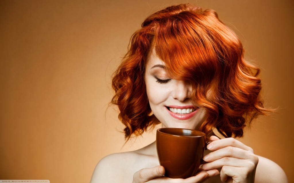 red_haired_woman_drinking_coffee-wallpaper-1280x800