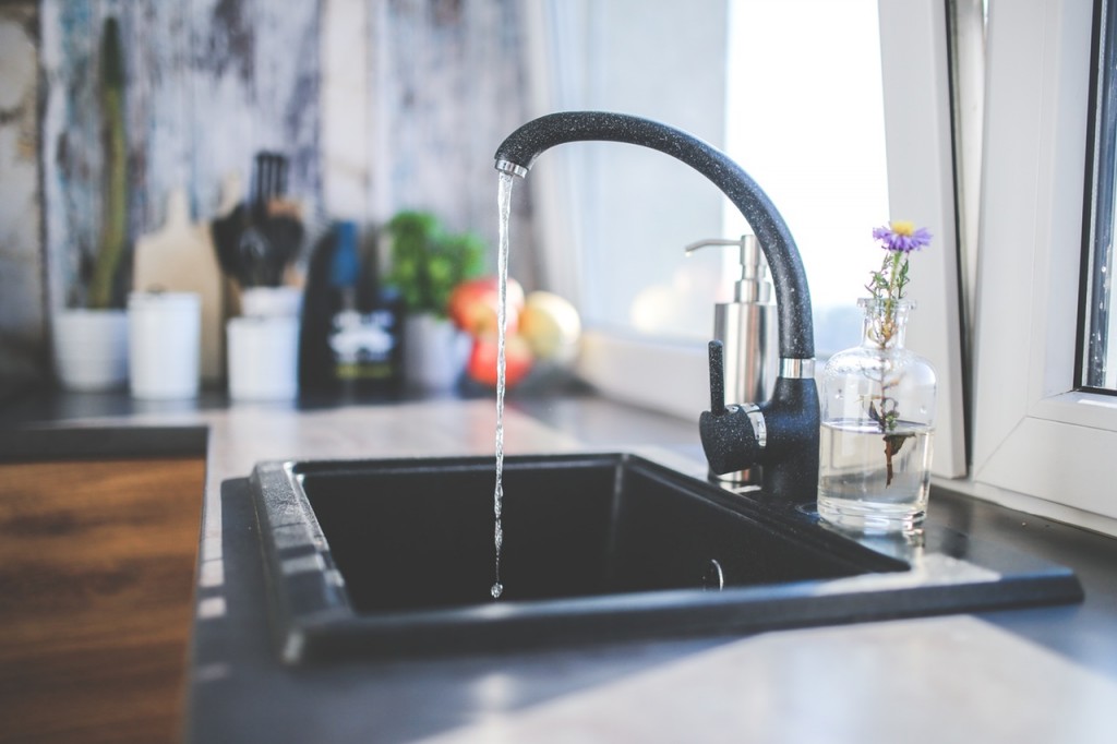 water-kitchen-black-design